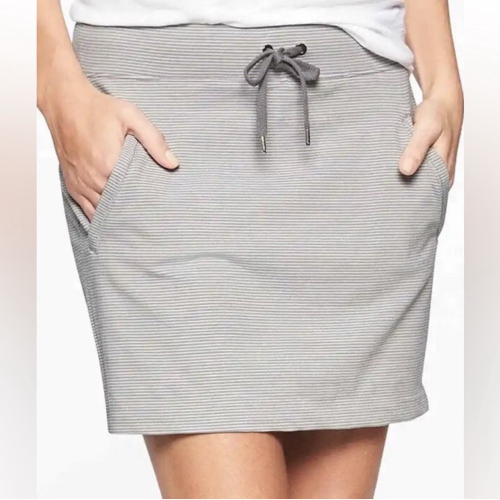 Athleta Stripe Modern Metro Golf Skort Grey Size Small